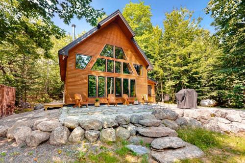 Franklin House | The Cabin on 32 wooded acres - tranquil new-build with sauna & forested views