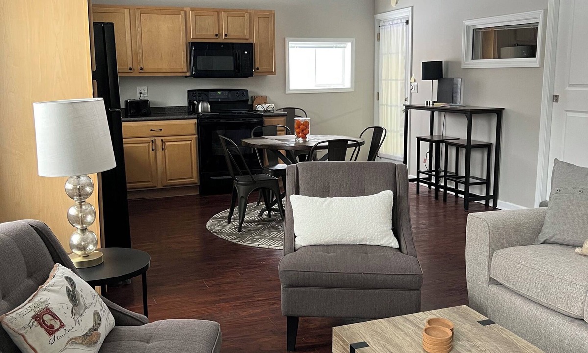 Easton Apartment | "The Coop" Near Easton Town Center Columbus, OH
