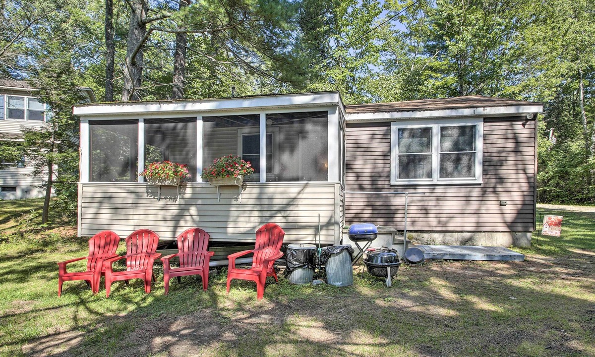 Raymond Cabin | 'The Den' Raymond Home w/200 Feet of Sandy Beach!