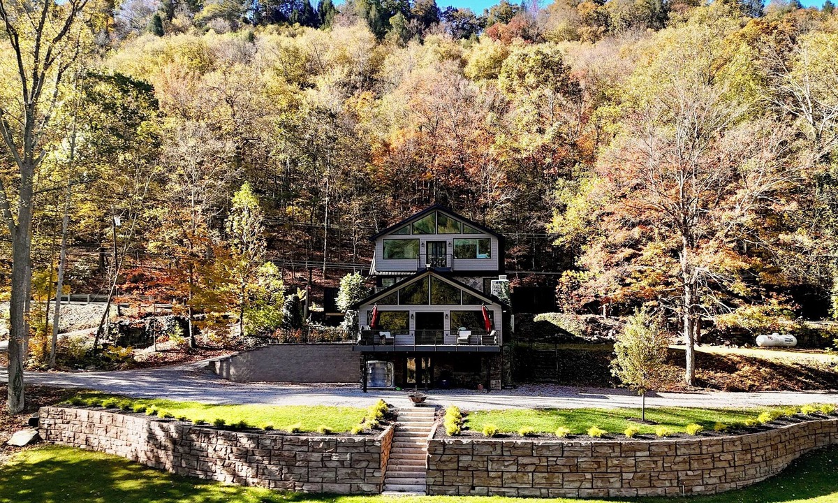Turkey City House | The Eagles’ View Riverstone Retreat - Riverfront-Close to Emlenton & Foxburg, PA