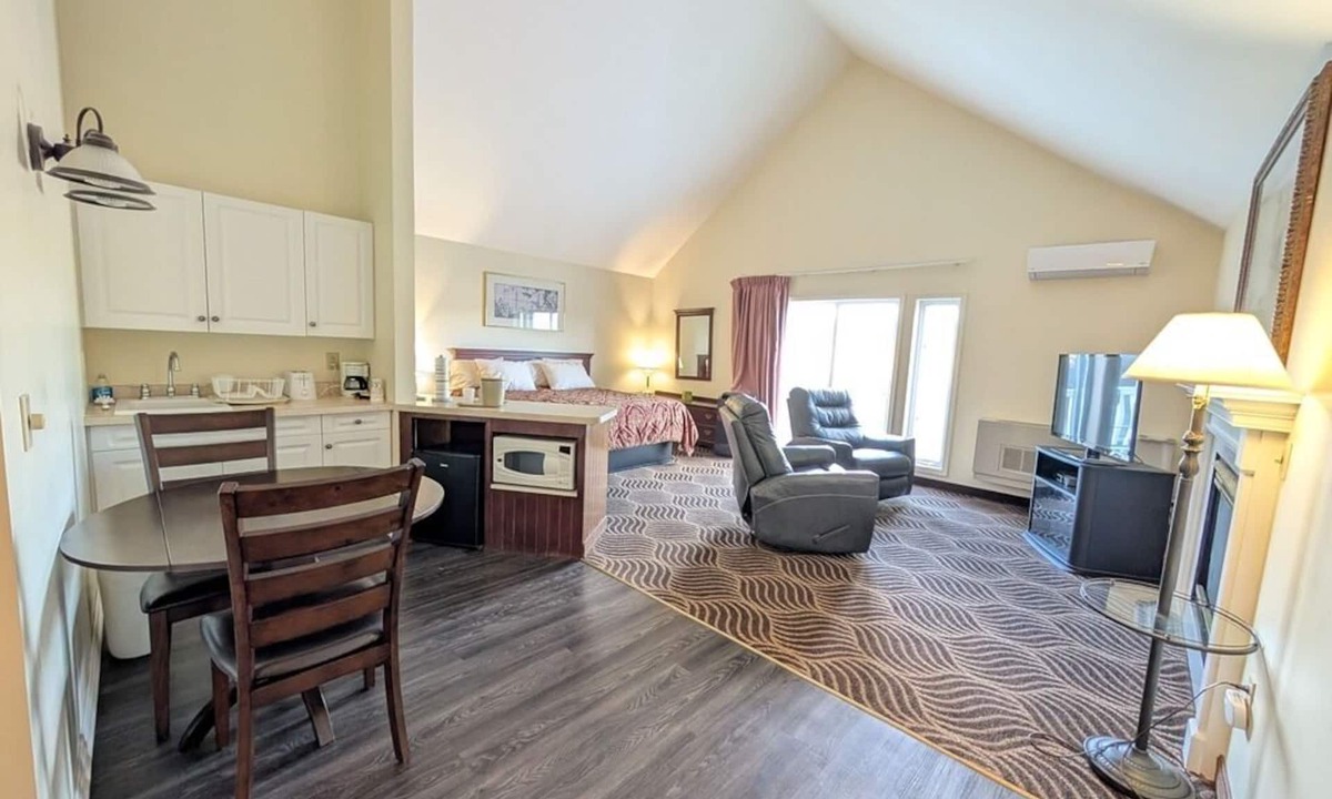 Montour Falls Hotel | The Falls Motel - 2 Mi to " Watkins Glen State Park, Seneca Lake " AND 4 Mi to Watkins Glen International Track " The Glen "