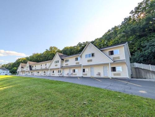 Montour Falls Hotel | The Falls Motel - 2 Mi to " Watkins Glen State Park, Wineries " and 4 Mi to Watkins Glen International Track " The Glen "