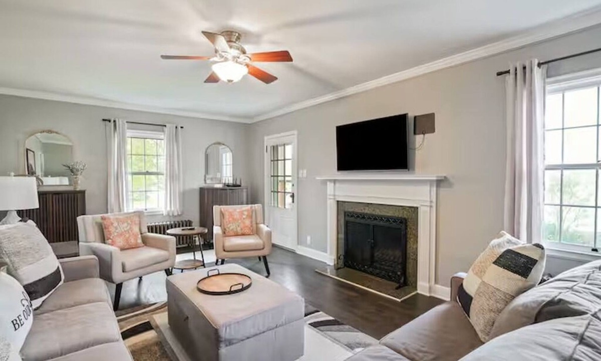 Lewis Center House | The Franklin Suite- Near Jennings Sports Complex