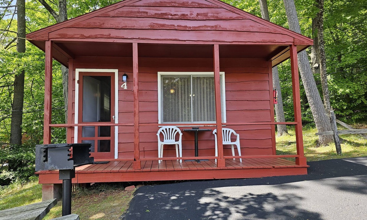 Lake George Cabin | The Gold Eagle Cottage 4
