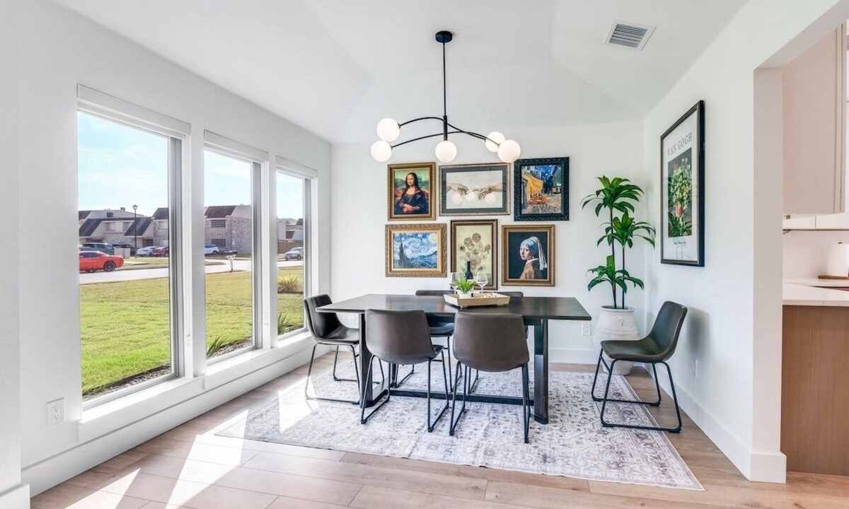 Richardson House | The Goph Getaway 4B 2B Duplex KING Pet Friendly