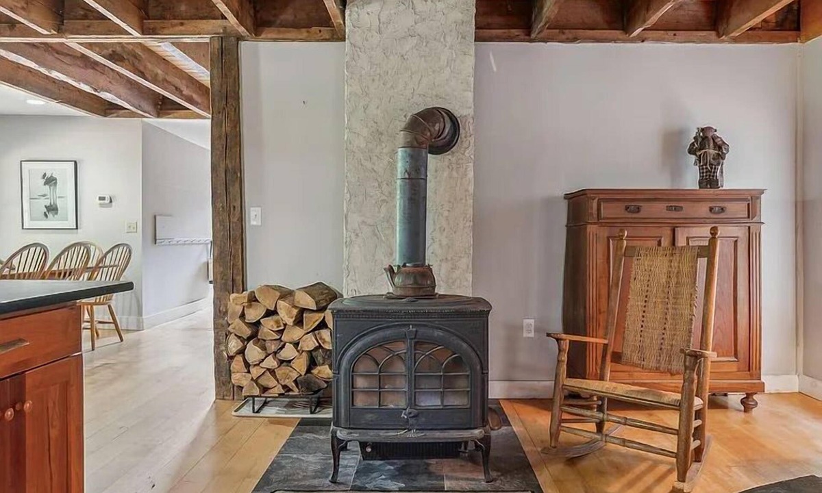 Greenwood Cabin | The Greenwood Cabin nA cozy 3 bedroom retreat with sauna and hot tub!