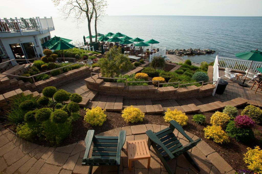 Geneva-on-the-Lake Hotel | The Lakehouse Inn Geneva