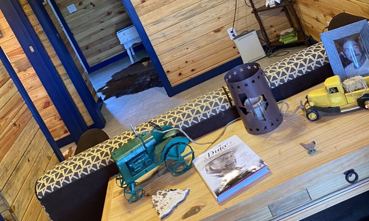 Maud Cabin | The Legends - Cabin in the heart of Maud Texas