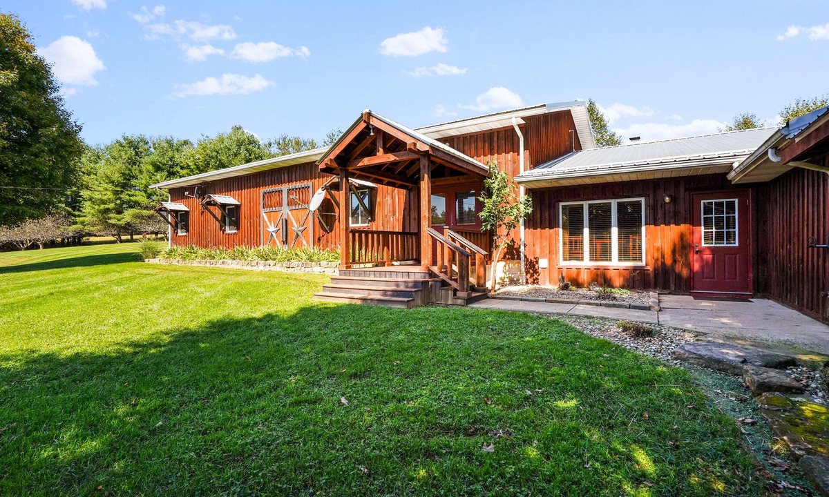 Bladensburg Cabin | The Little Lodge. Disconnect from your fast pace with friends and family.