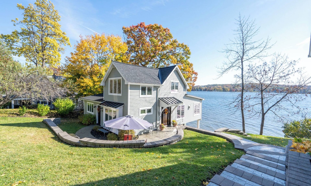 Geneseo House | The Luxury Lake House