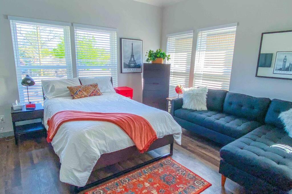 Lower Greenville Apartment | The NEW Contemporary Studio in Lower Greenville