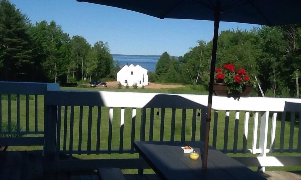 Belfast Cabin | The Northport Inn & Lodge