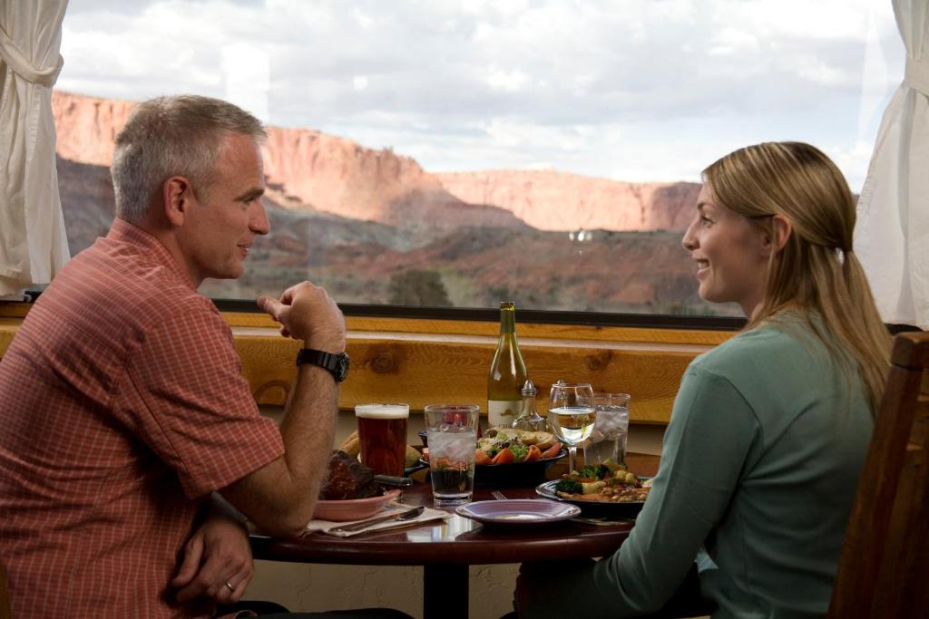Torrey Hotel | The Rim Rock Inn