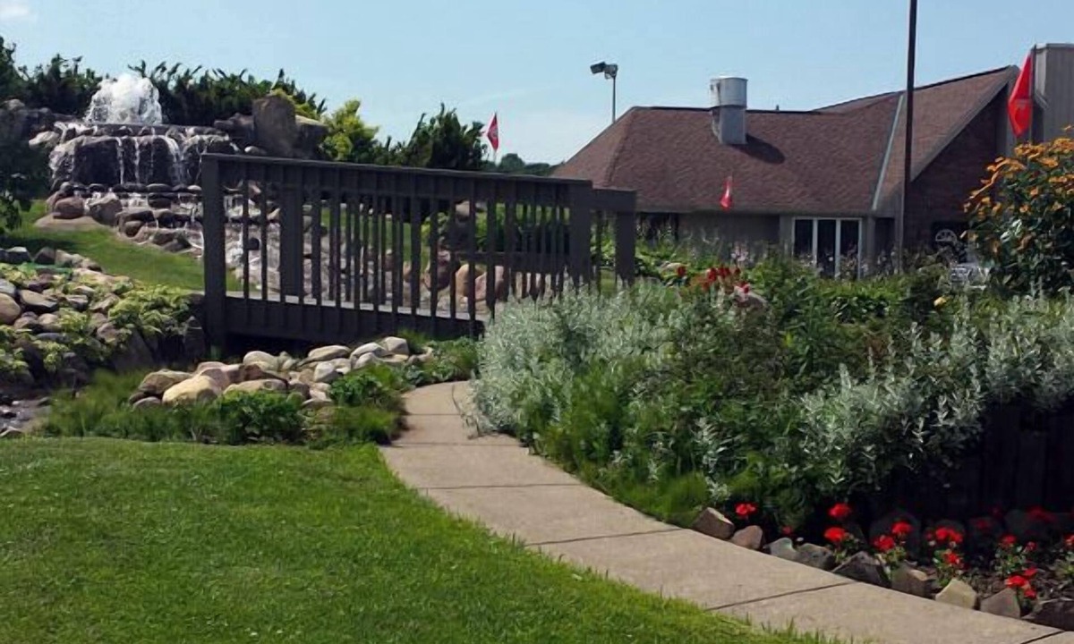 Edinboro Bed & Breakfast | The Seasons Inn at Nicks Place