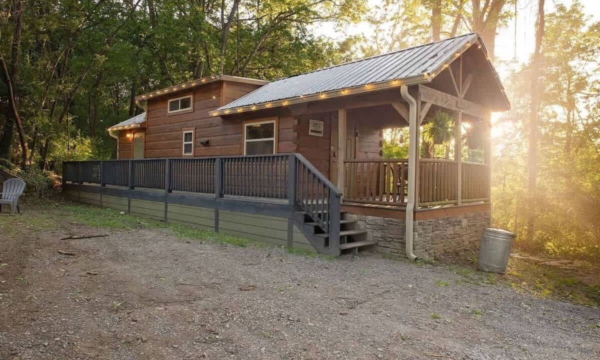 Lookout Valley Neighborhood Association Cabin | Thomas Secluded Tiny Cabin, Hot Tub, Firepit, More