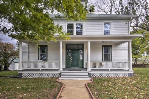 Leesburg House | 'Thomson Farm' Classic Home < 10 Mi to Vineyards!