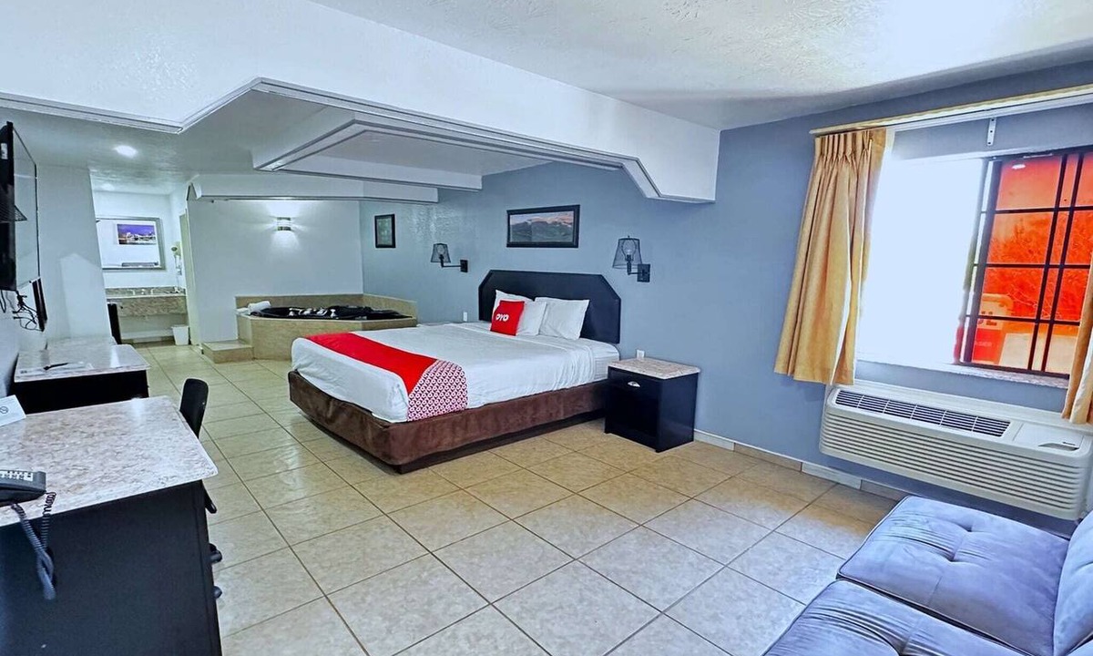 Three Rivers Hotel | Three Rivers TX|Governor's Suite