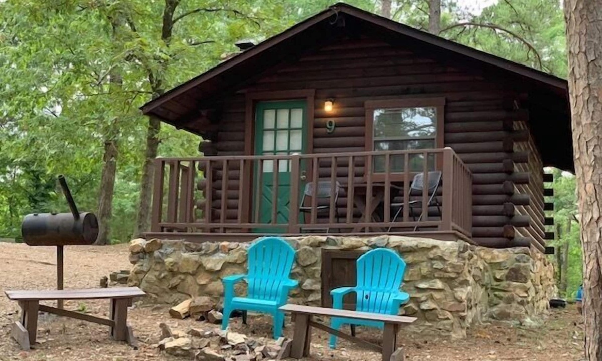 Broken Bow Cabin | Tiddly Winks | Honeymoon Cabin | Fireplace & Near Beavers Bend