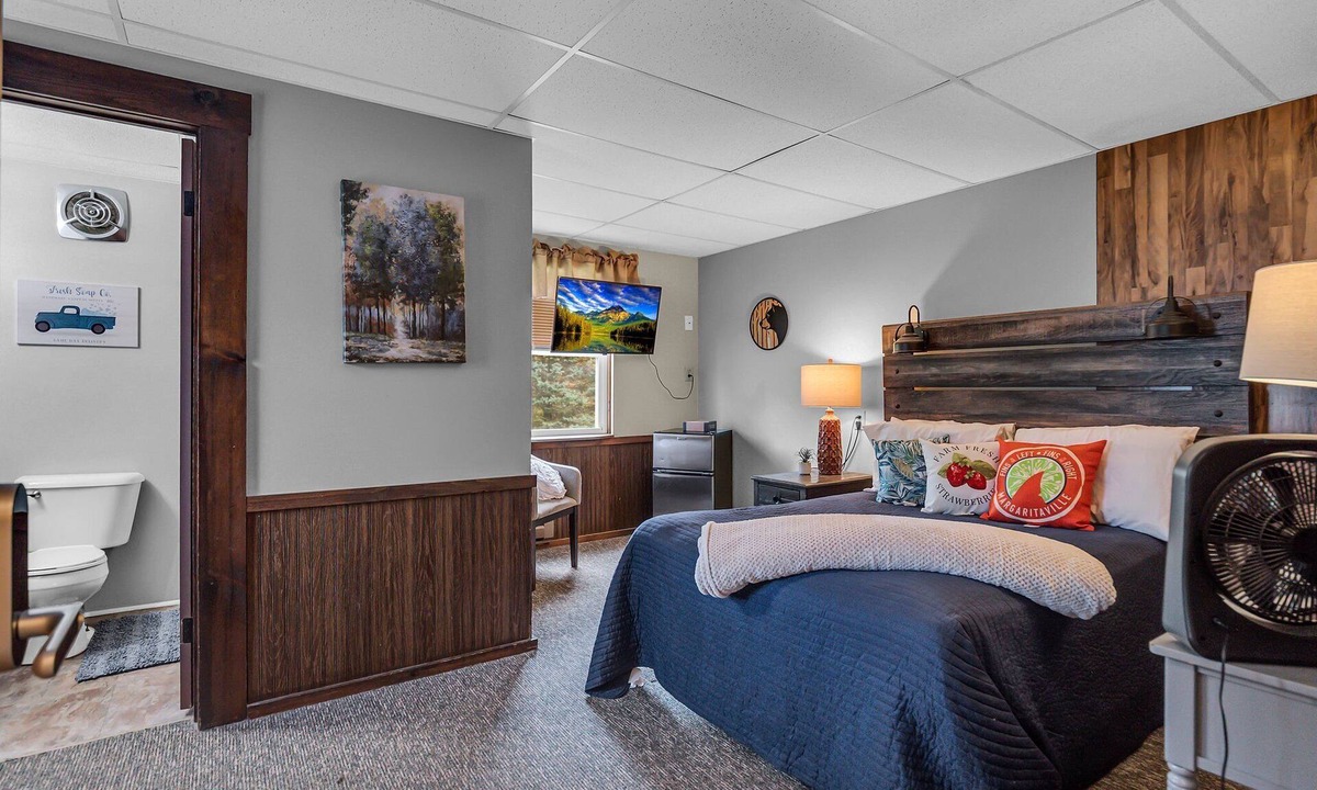 Ellicottville Cabin | Timberline Lodge - Downtown Ellicottville - Room 200