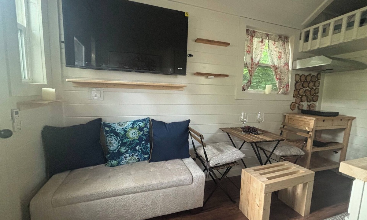 Azle Cabin | Tiny Home Escape with Easy access to Fort Worth
