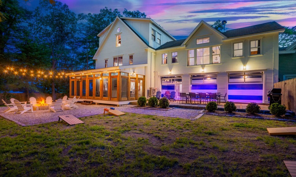 Falmouth Foreside House | Titan at Town Landing - Roof Deck, Lap Pool, 15 Mins to Portland, Dog Friendly