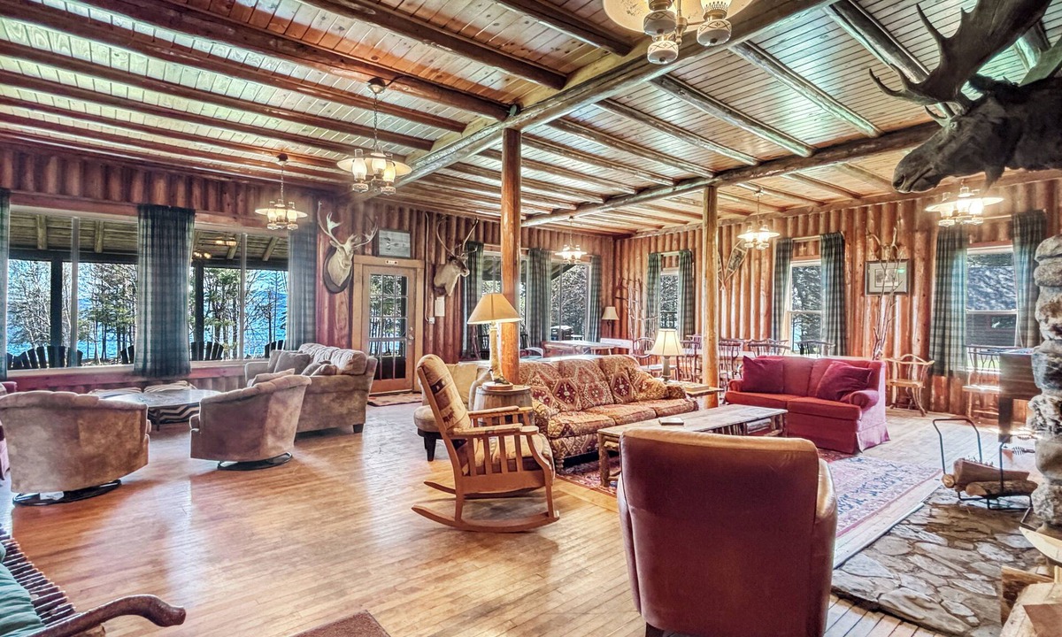 Northwest Piscataquis Cabin | Tomhegan Lodge (Tomhegan Direct Lake Access)