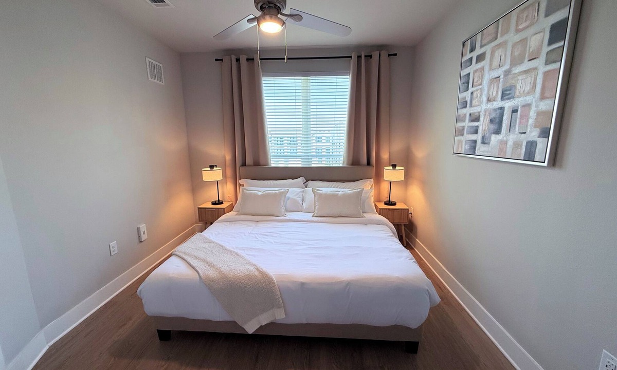 Frisco Square Apartment | Top-Floor Luxury Retreat, King Bed, Full Kitchen, Private Balcony