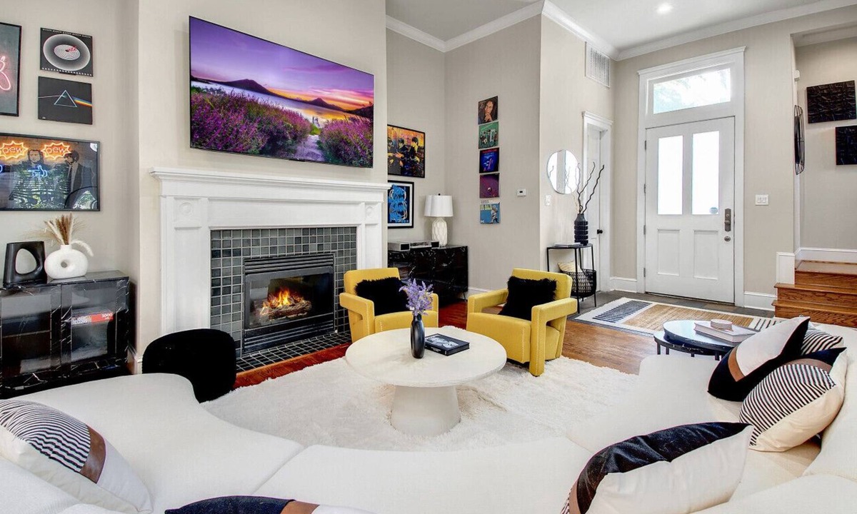 Uptown House | Top Tier Thomas Digs