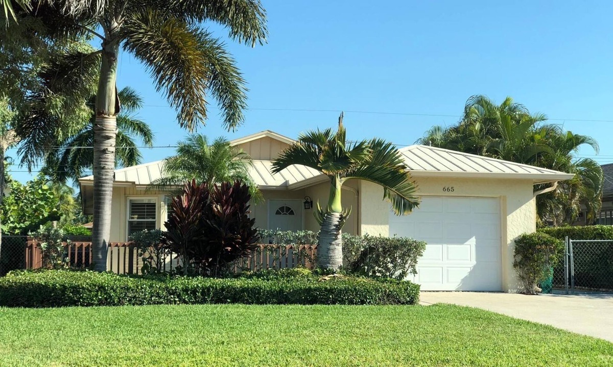 Naples Park House | Top‘s Naples Park Home, sleeps 6 adults + toddlers, close to beach, near all!