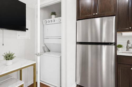 Fort York Apartment | Toronto Central Studio - DT
