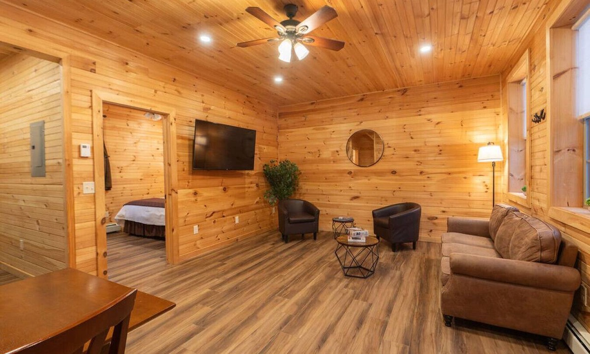 Bethlehem Cabin | Townhome Two Kings Each Floor White Mountains