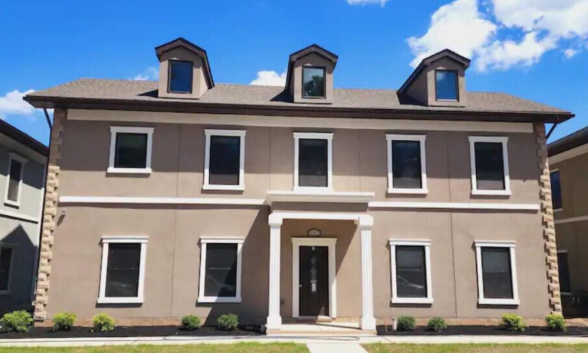 Downtown Niagara Falls House | Townhomes at the Falls - 312 D Upper - Buffalo Ave 2 Blocks from the Falls!