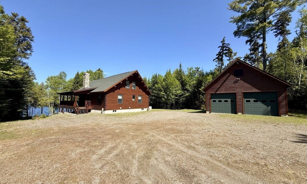 Rockwood House | Trails End|Brassua Lake with Canoes & Garage