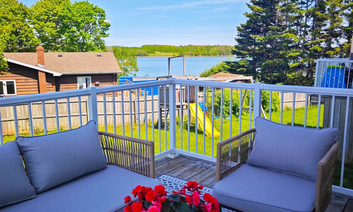 North River House | Tranquil riverside Abode