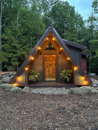 Lake George Hotel | Trekker, Treehouses cabins and lodge rooms