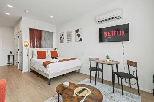 Oak Cliff Apartment | Trendy Bishop Arts Game Room, Gym and Yoga