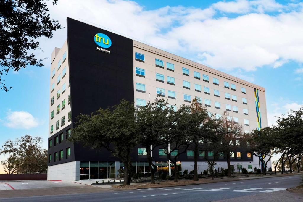 Dallas Design District Hotel | Tru By Hilton Dallas Market Center