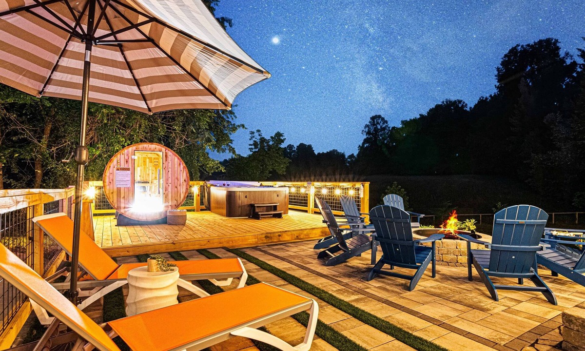 Asheville House | Ultimate Asheville Getaway: Playground·HotTub·Sauna·Game Room· Fenced·15 min AVL