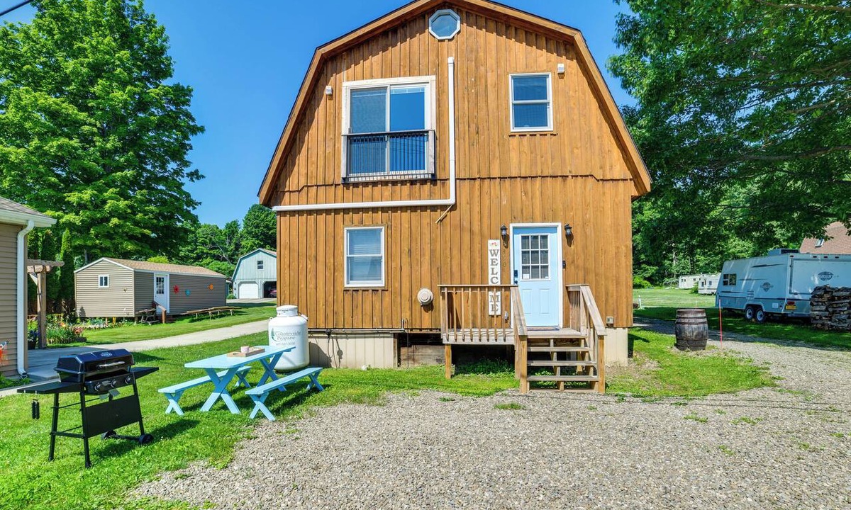 Bradford Cottage | Ultimate Relaxation! Lake-View Cottage in Bradford