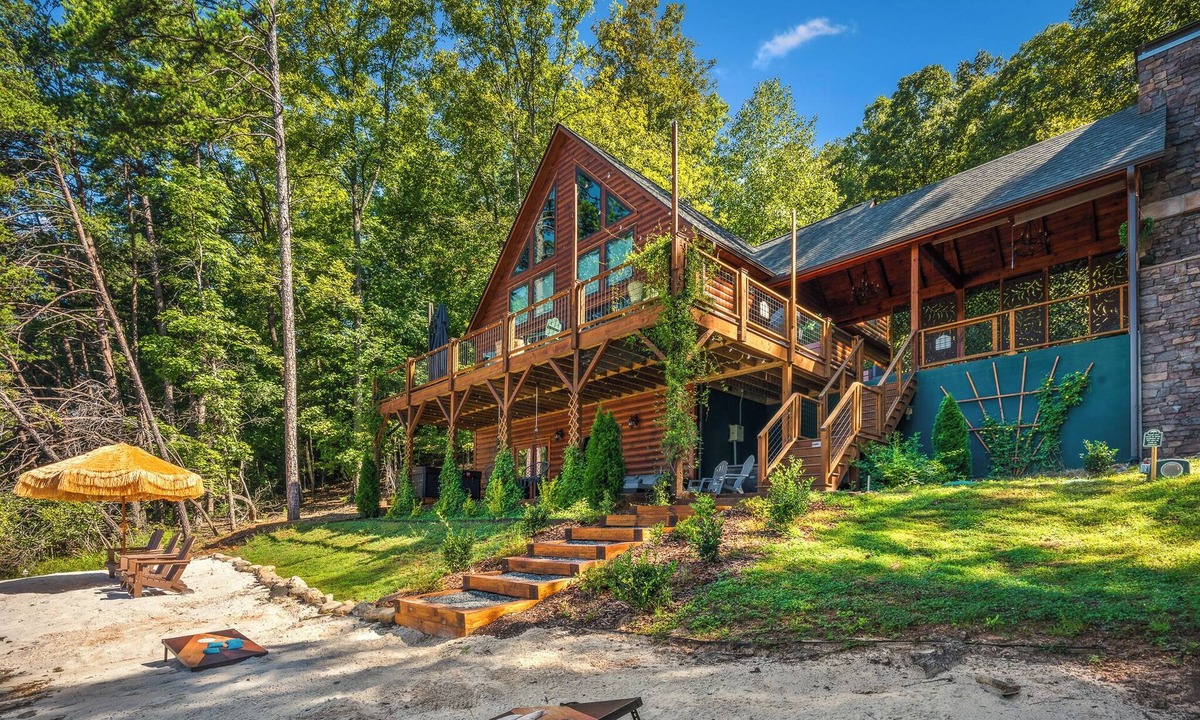 Lake Lure Cabin | Ultra lux lakefront estate with private beach