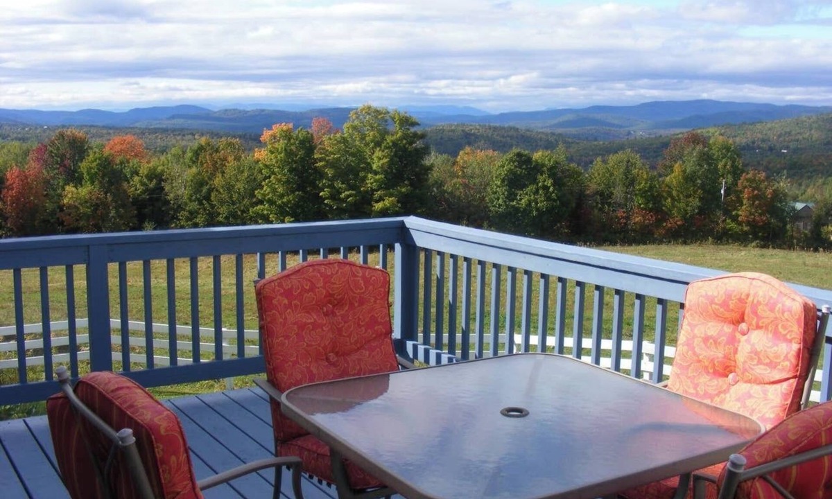 Paris Apartment | Unbeatable Views & Privacy at Blank Slate Farm