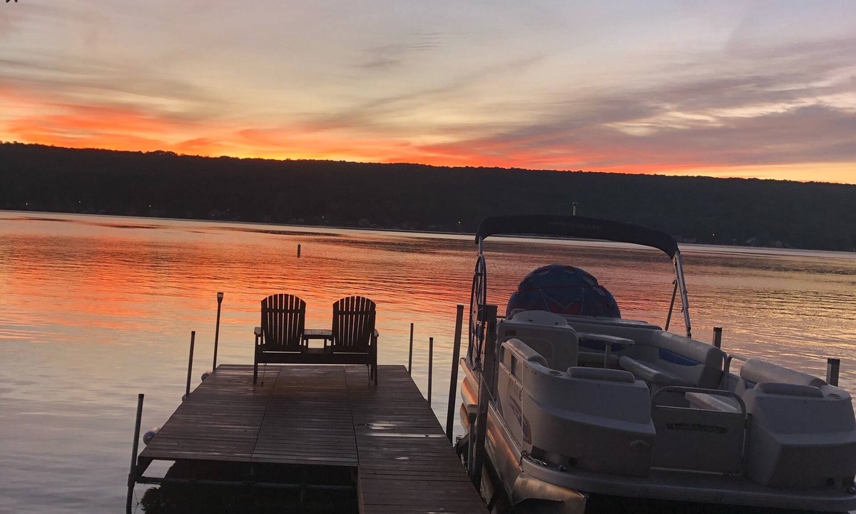 Conesus Cottage | Unplug And Unwind On The Point. Family Friendly, Nearby Historic Geneseo, NY