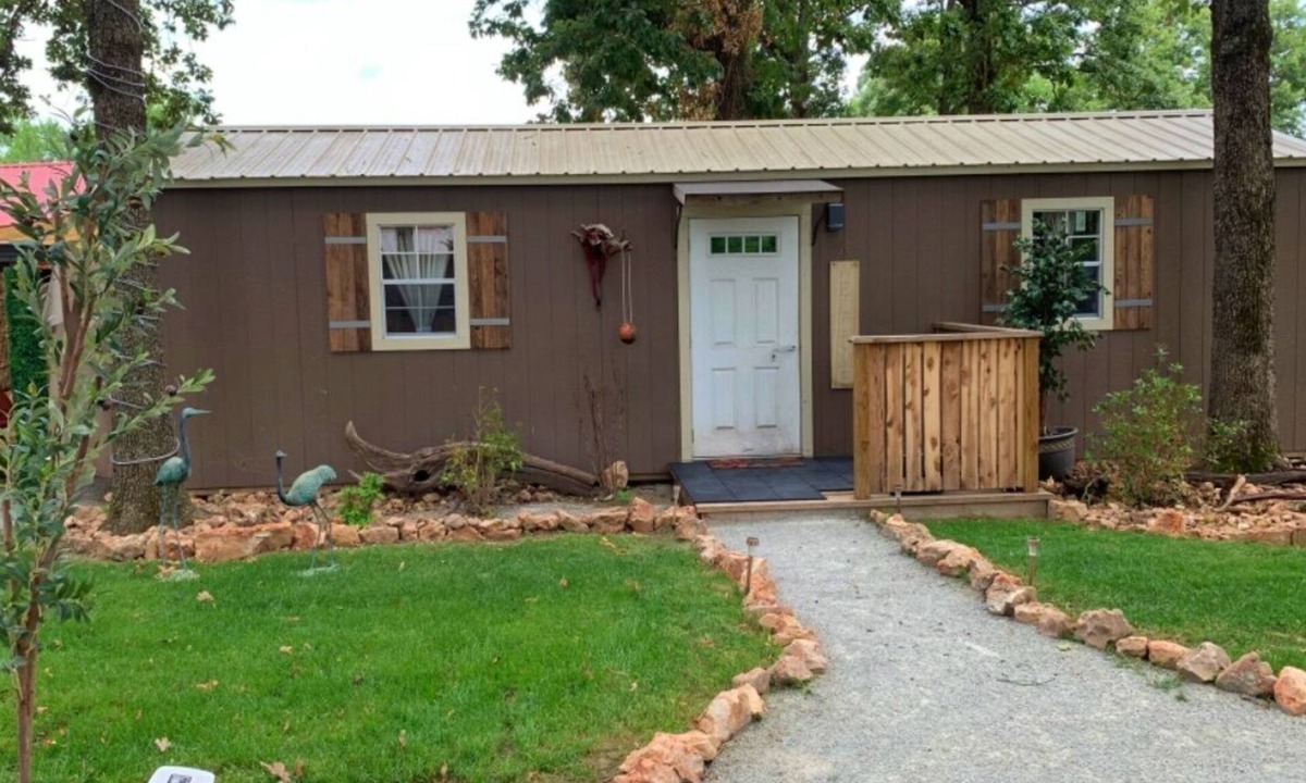 Grove Cabin | "Unwind and Embrace Nature's Serenity at Creekside Cabins: Your Idyllic Retreat!