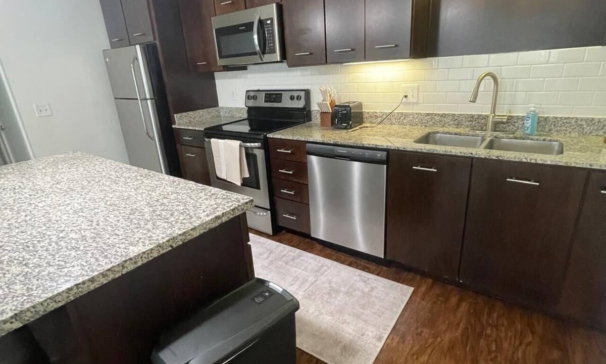 Grandview Heights Apartment | Updated 2-Bedroom with a pool and hot tub