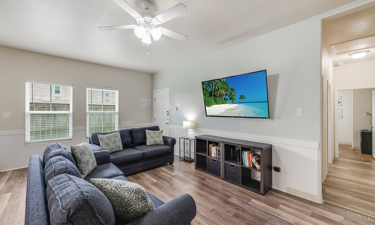 Corpus Christi House | Updated Coastal Duplex | Heated Pool & Walk to the Beach