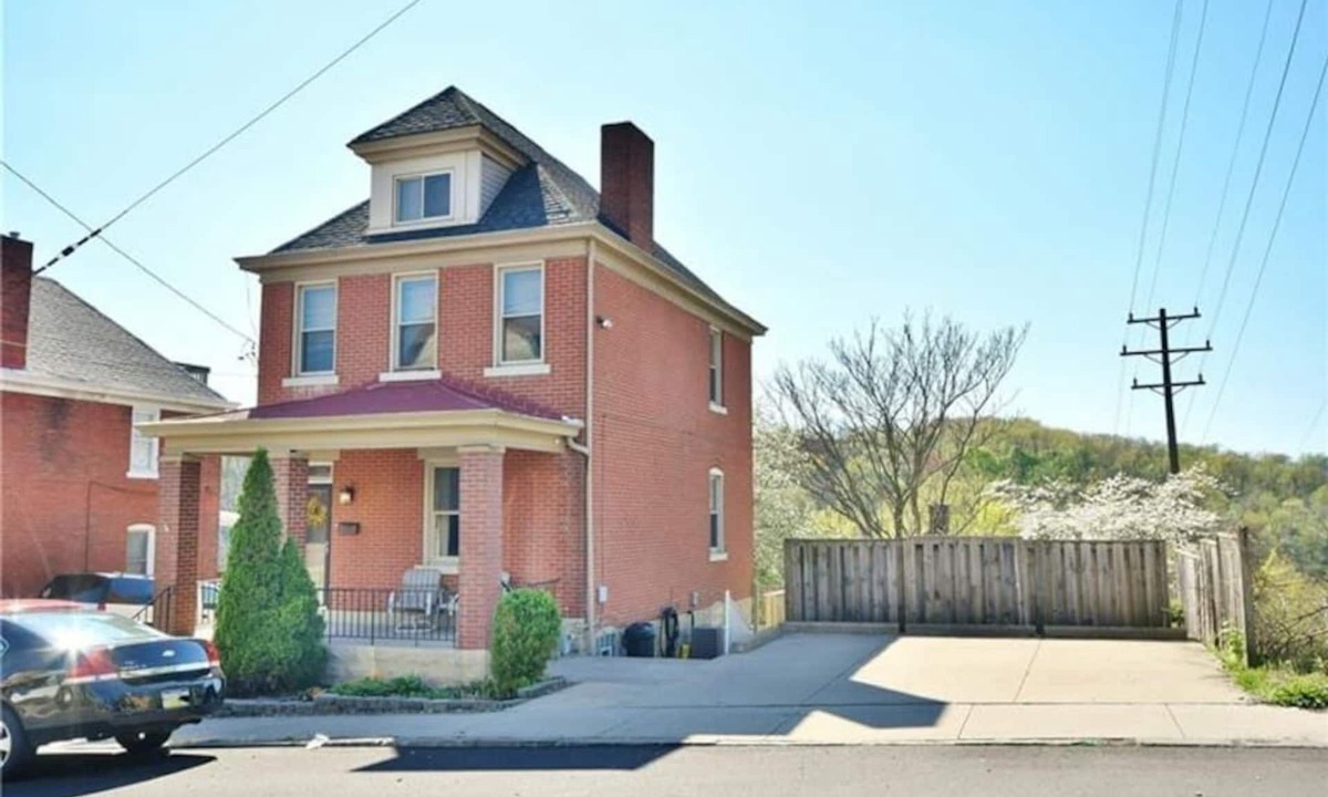 Mount Washington House | Updated Victorian - Serene Backyard + City Access