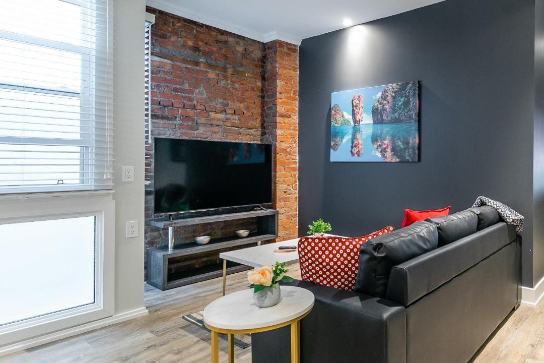 Central Hamilton Apartment | Upscale 2BR Apt - Prime Location w Netflix