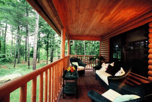 Fryeburg House | Upscale Fryeburg Cabin: Hot Tub + Billiards Table!