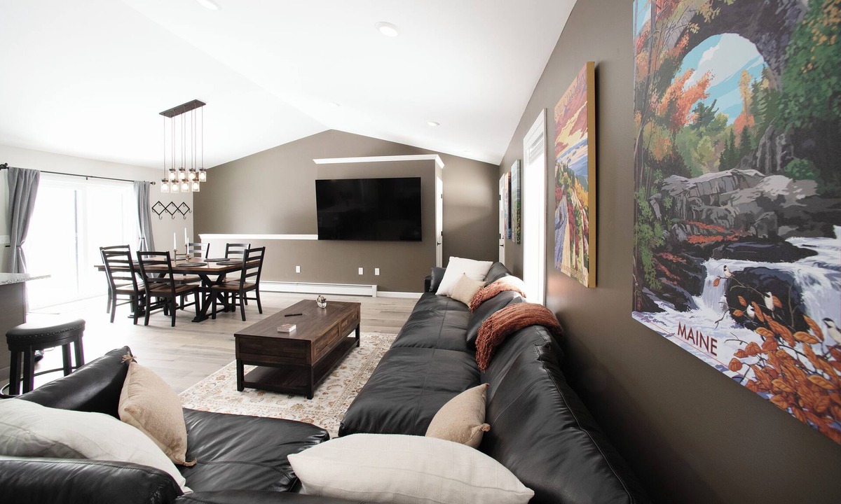 Kenduskeag House | Upscale living in a country setting, in the middle of all that Maine offers