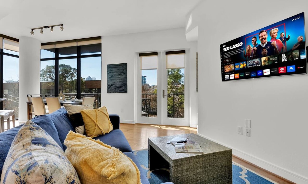 Uptown Apartment | Uptown Dallas 3BR | Rooftop, Pool, Gym & Parking